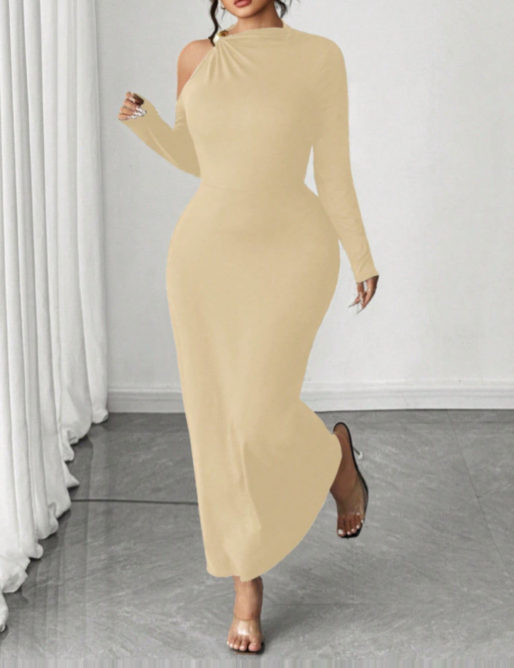 Shein Curve+ maxi ruha, krém