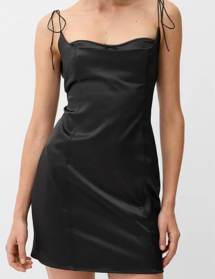 Bershka miniruha, fekete