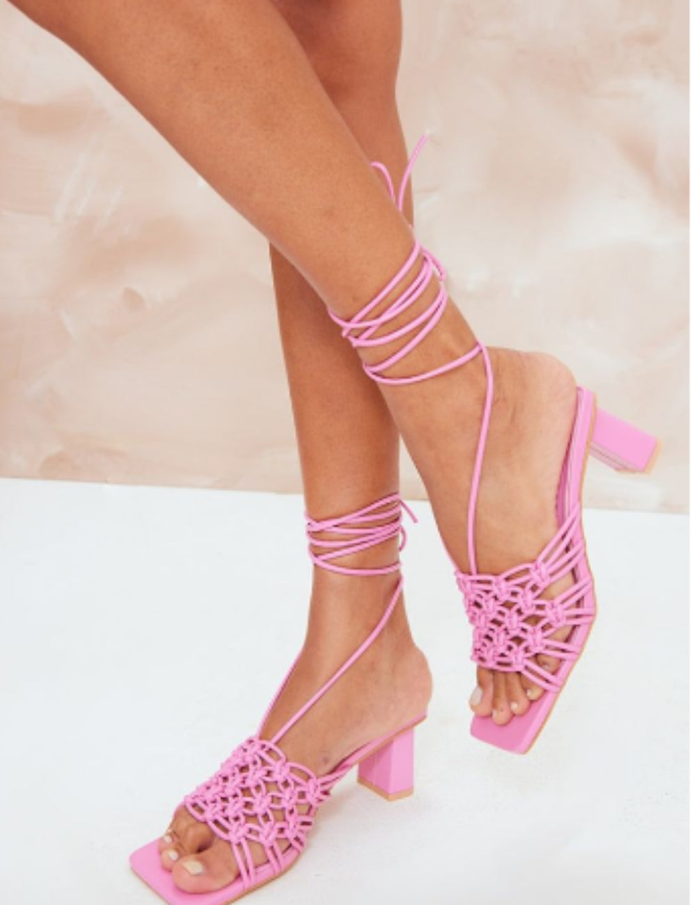 PRETTYLITTLETHING magassarkú szandál, rózsaszín