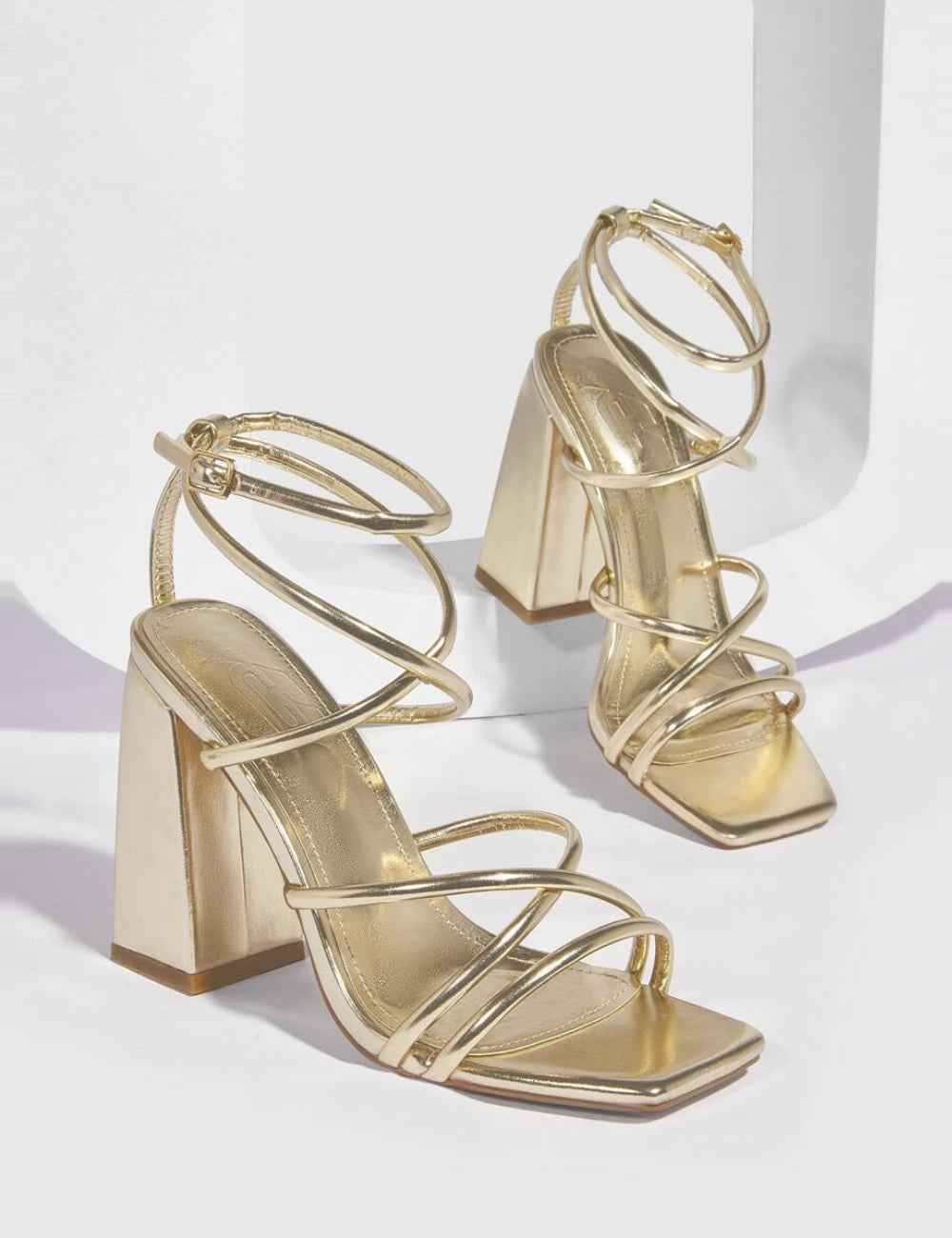 Shein Magassarkú Szandál, arany