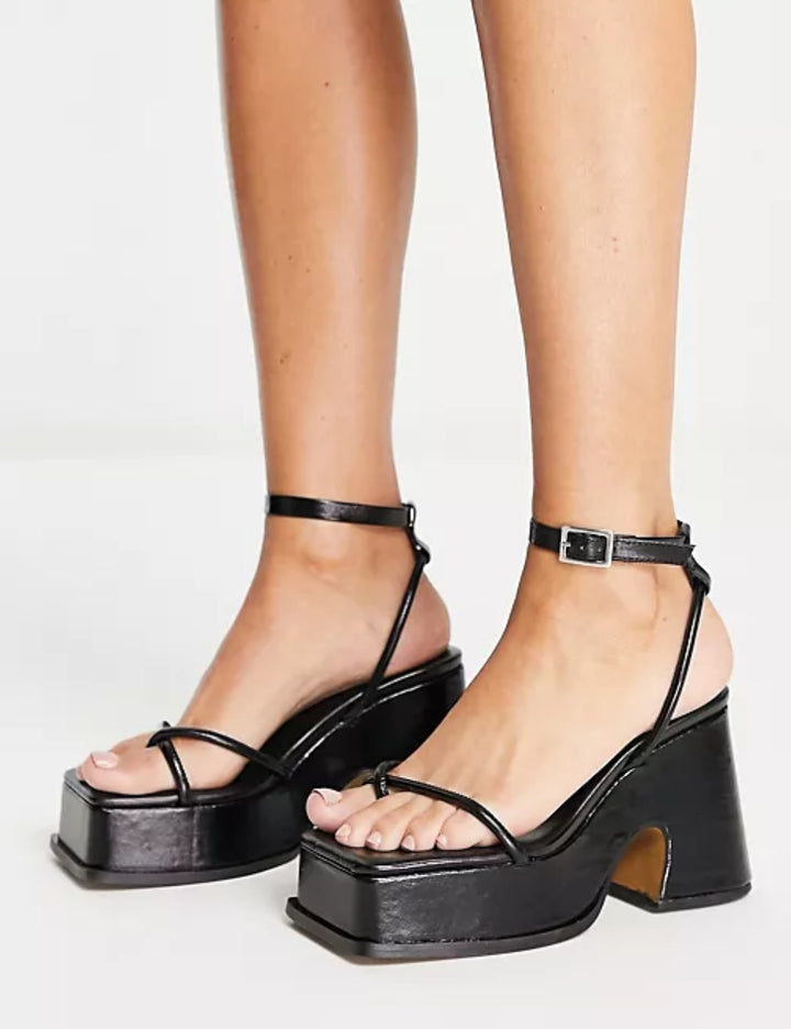Topshop magas sarkú szandál, fekete