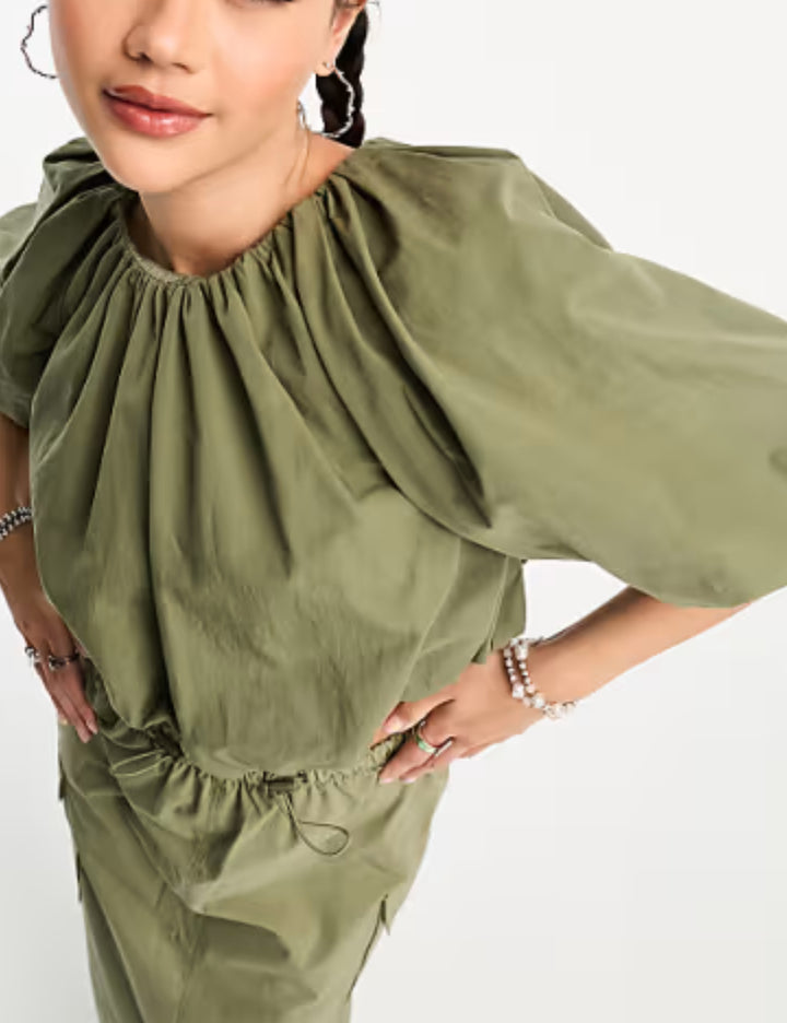 Top Collusion, khaki